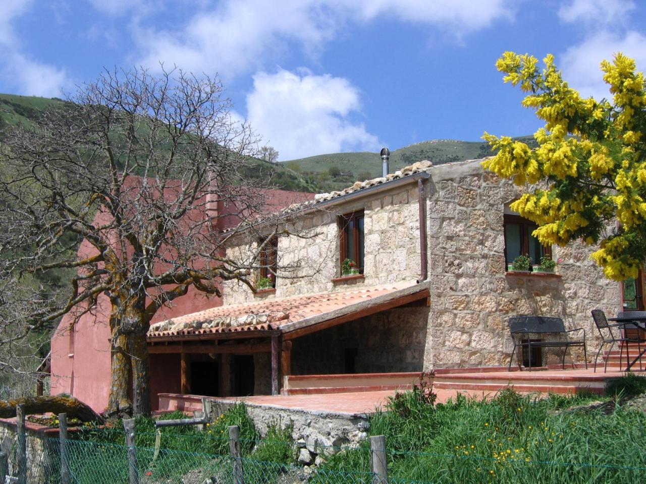 Agriturismo Gelso Castellana Sicula Exteriör bild