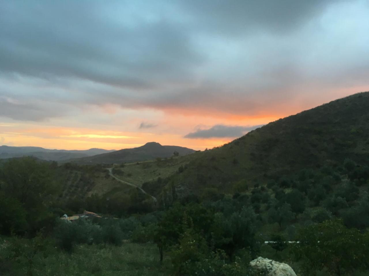 Agriturismo Gelso Castellana Sicula Exteriör bild